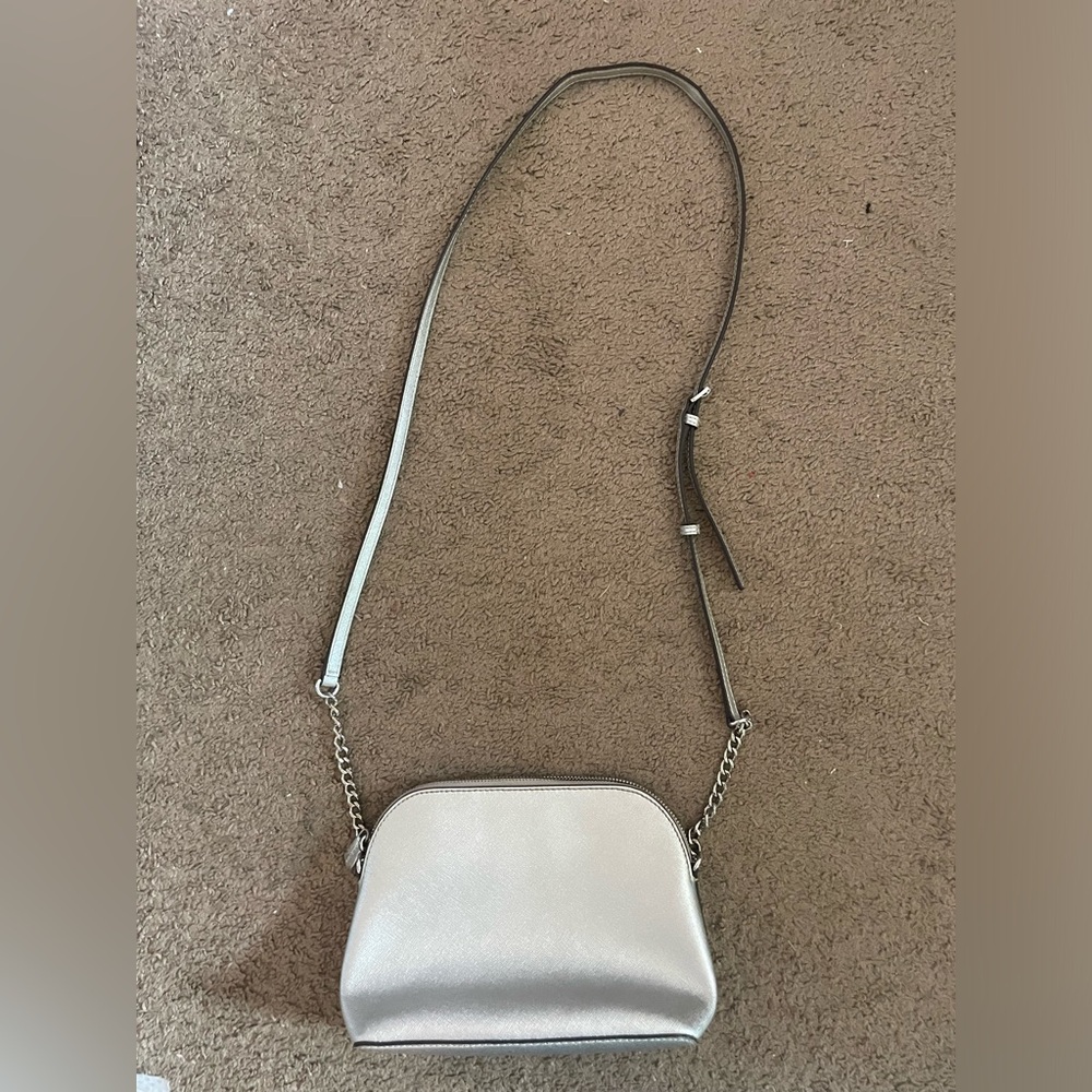 Authentic Michael Kors Pale Jet Set Silver Saffiano Leather Large Dome Crossbody - Picture 9 of 11